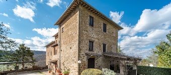 Apartment 'Glicine ad Antico Casale '700' with Shared Pool & Wi-Fi