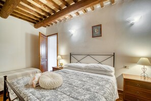 2 bedrooms, free WiFi, bed sheets - Apartment 'Glicine ad Antico Casale '700' with Shared Pool & Wi-Fi (Umbertide)