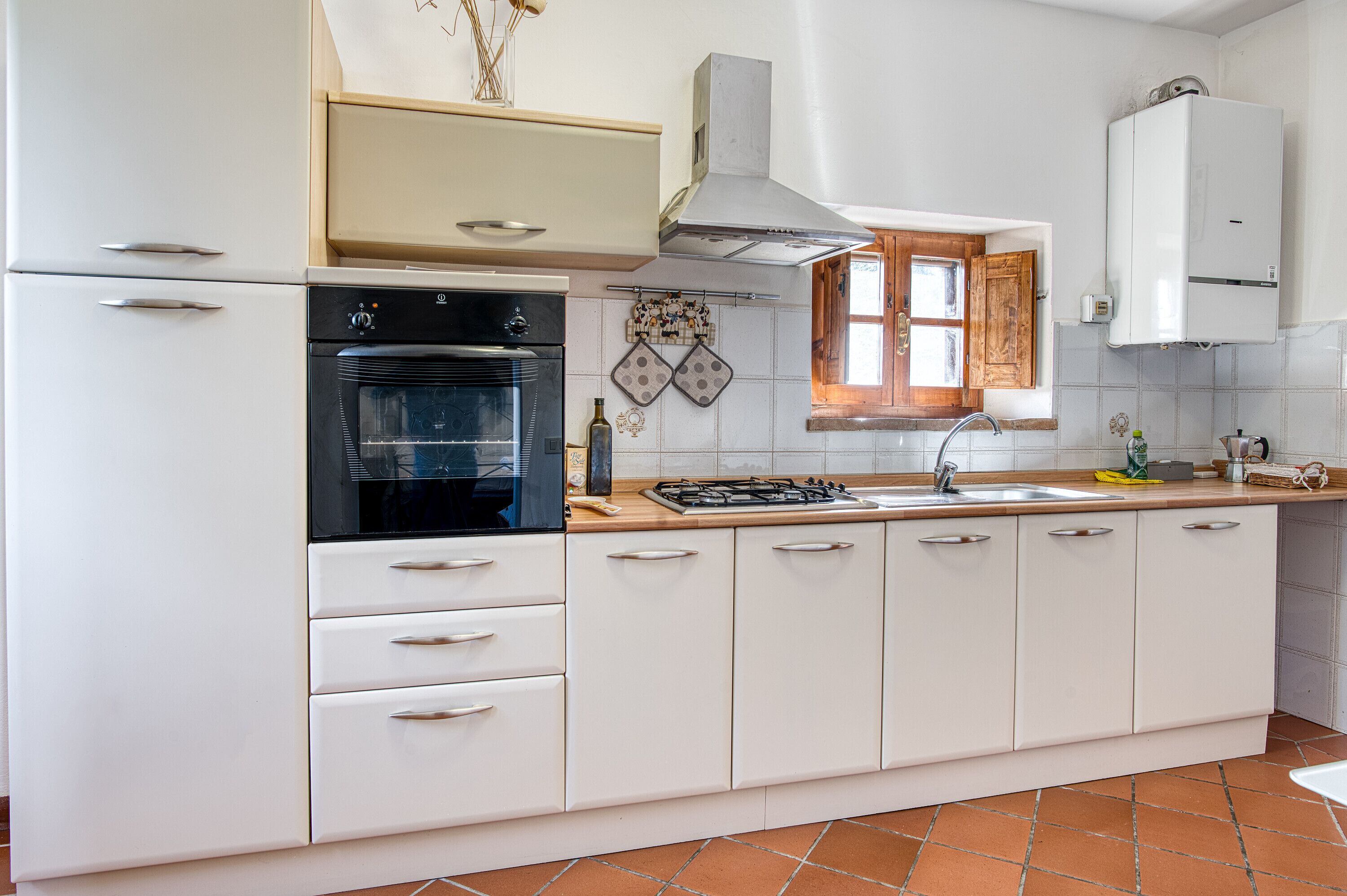 Kühlschrank, Ofen, Herdplatte, Hochstuhl