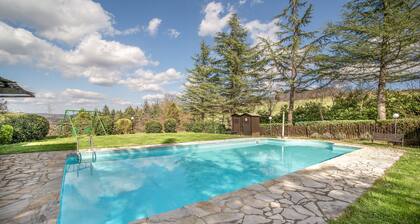 Apartment 'Magnolia Antico Casale '700' with Shared Pool and Wi-Fi