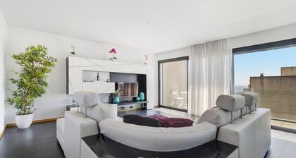 Appartement de vacances 'Sublime Mundo' avec piscine partagée, balcon et Wi-Fi.