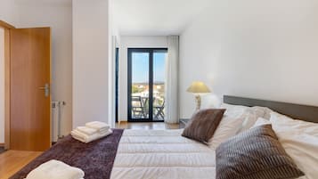 3 Schlafzimmer, BĂŒgeleisen/BĂŒgelbrett, kostenloses WLAN, BettwĂ€sche