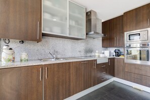 Fridge, microwave, oven, stovetop