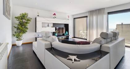 Appartement de vacances 'Sublime Mundo' avec piscine partagée, balcon et Wi-Fi.
