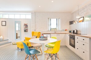 Réfrigérateur, micro-ondes, four, lave-vaisselle