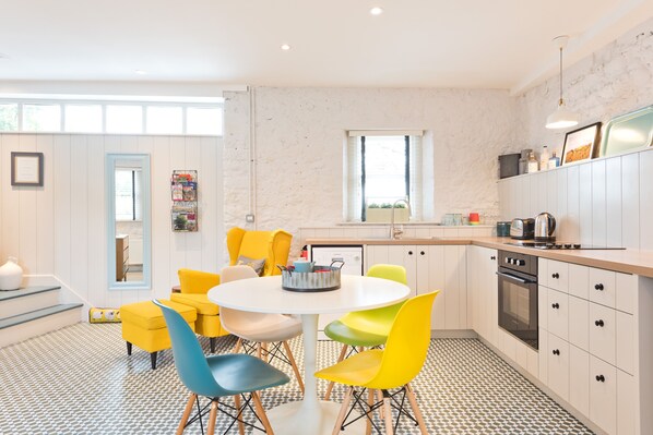 Fridge, microwave, oven, dishwasher