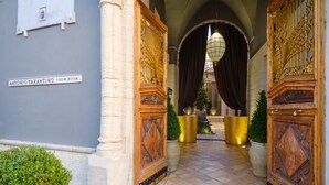 A hallway with ornate wooden doors, a sign for the Antonio Tarantino Show Room, and a tiled floor leading to a dark curtain backdrop. - Pet-Friendly Holiday Home 'Maison Boutique At Uno' with Pool & Wi-Fi (san pietro in lama)