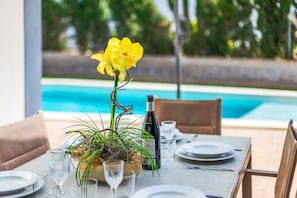 屋外ダイニングエリア