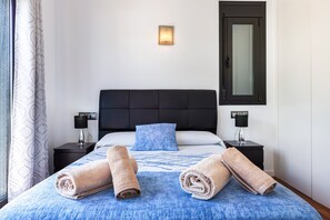 3 chambres, fer et planche à repasser, Wi-Fi gratuit, draps fournis