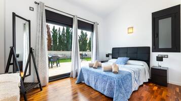 3 chambres, fer et planche à repasser, Wi-Fi gratuit, draps fournis