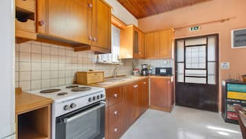 Réfrigérateur, four, plaque de cuisson, cafetière/bouilloire