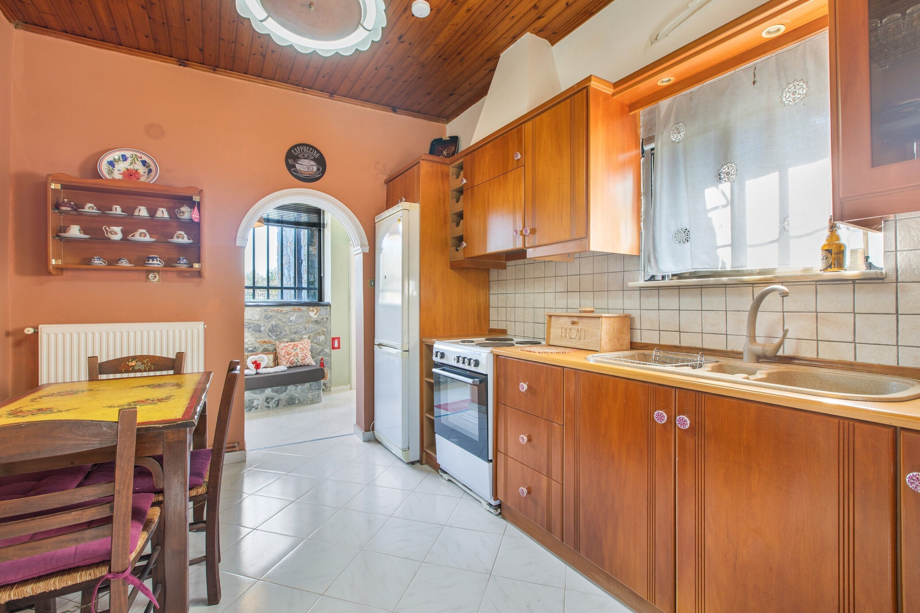 Fridge, oven, stovetop, coffee/tea maker