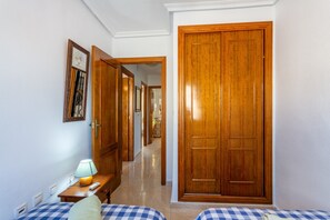 3 bedrooms, iron/ironing board, free WiFi, bed sheets - Holiday Home 'Beautiful 3 Bed Villa in Torrevieja' with Sea View, Pool & Wi-Fi (Torrevieja)