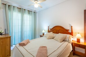 3 chambres, fer et planche à repasser, Wi-Fi gratuit, draps fournis