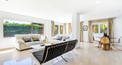Villa 'Ohana 1 Luxury Villa' near Beach with Heated Pool, Terrace & Wi-Fi