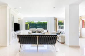 Interior - Villa 'Ohana 1 Luxury Villa' near Beach with Heated Pool, Terrace & Wi-Fi (Málaga)