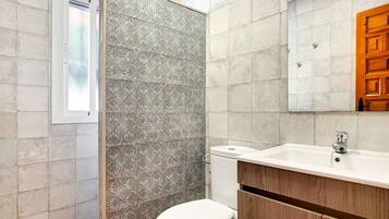 Douche, serviettes fournies