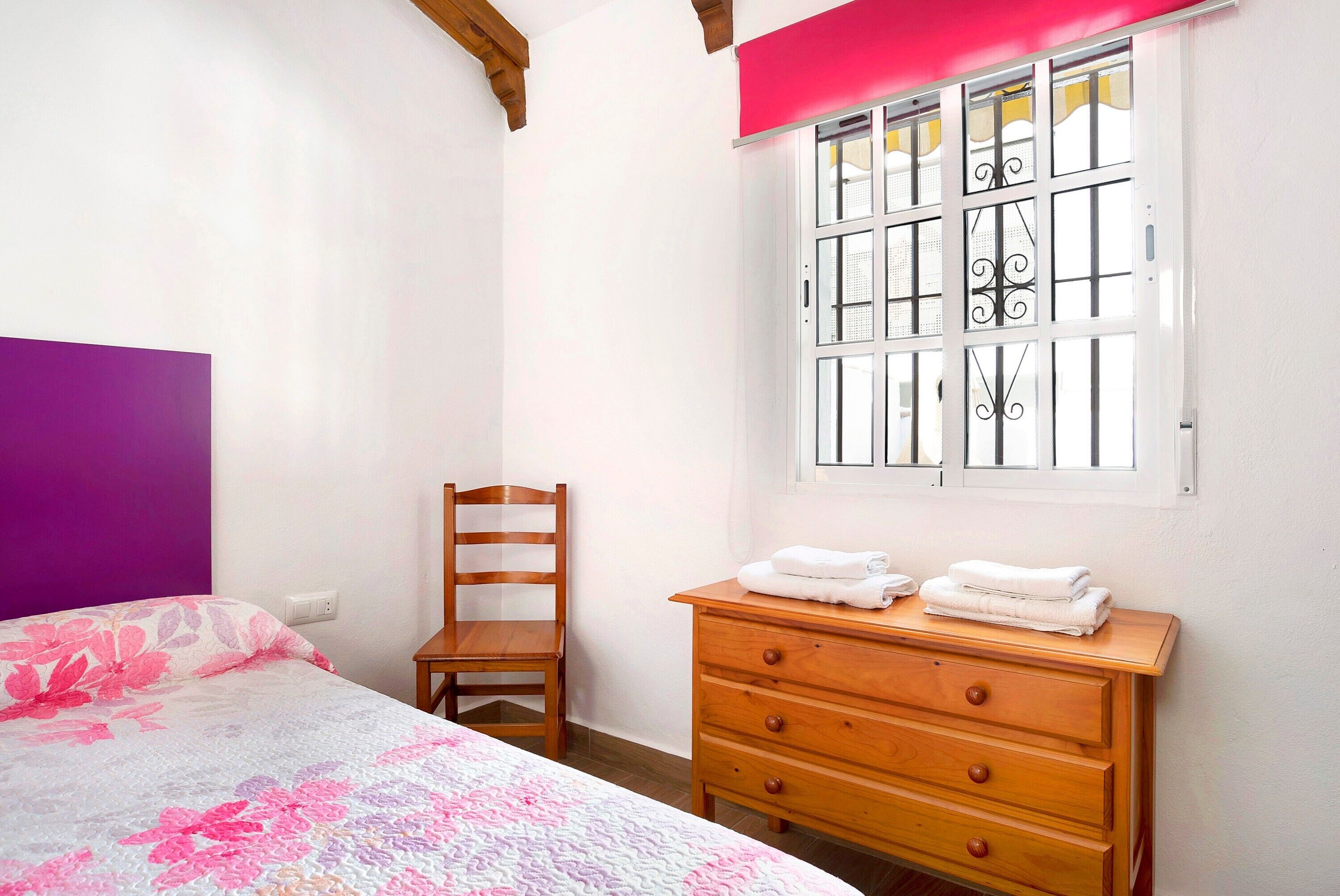 2 chambres, fer et planche à repasser, Wi-Fi gratuit, draps fournis