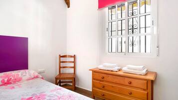 2 chambres, fer et planche à repasser, Wi-Fi gratuit, draps fournis