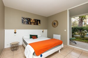 1 bedroom, bed sheets - Apartment "Bisbau" with Private Terrace, Private Garden & Shared Pools (Moliets-et-Maa)