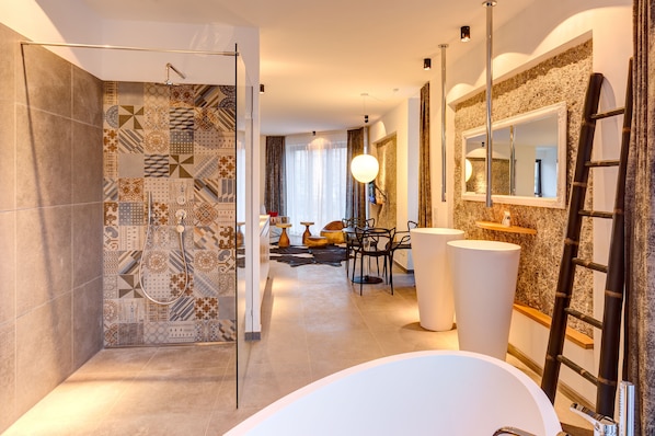 Exclusive Suite | Bathroom | Hair dryer, heated floors, towels - Boutiquehotel Bunker (Munich)