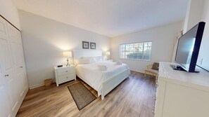 2 bedrooms, iron/ironing board, free WiFi, bed sheets