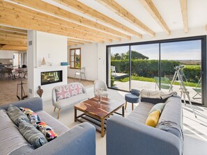 TV, fireplace, DVD player