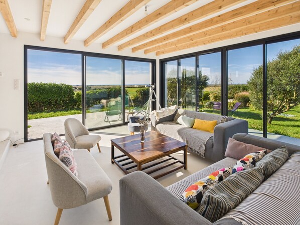 TV, fireplace, DVD player