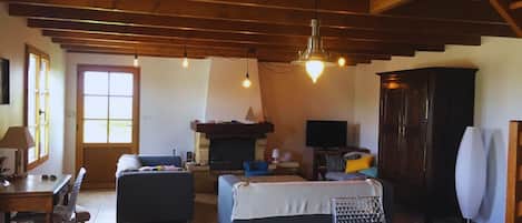 TV, fireplace, DVD player