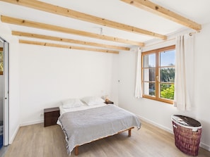 4 bedrooms, iron/ironing board, free WiFi, wheelchair access