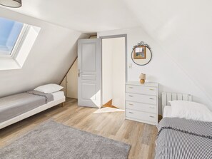 4 عدّة غرف نوم ومكواة/لوح كي وتسهيلات لدخول الكراسي المتحركة