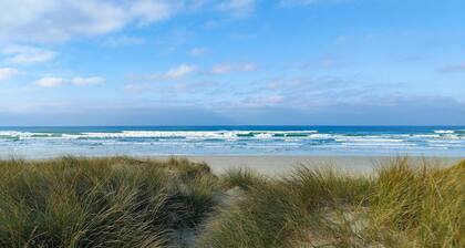 Cottage- Sleeps 10 - Sea view