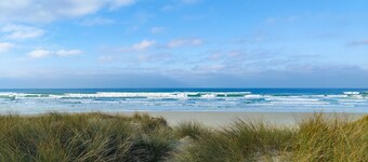 Cottage- Sleeps 10 - Sea view