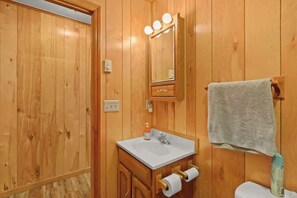 Shower, shampoo - Hidden Mountain Gem in Beech Mountain (Beech Mountain)