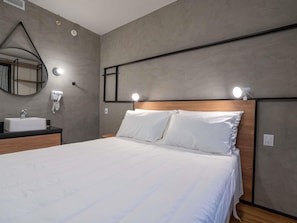 Standard Room, 1 Double Bed | In-room safe, soundproofing, free WiFi