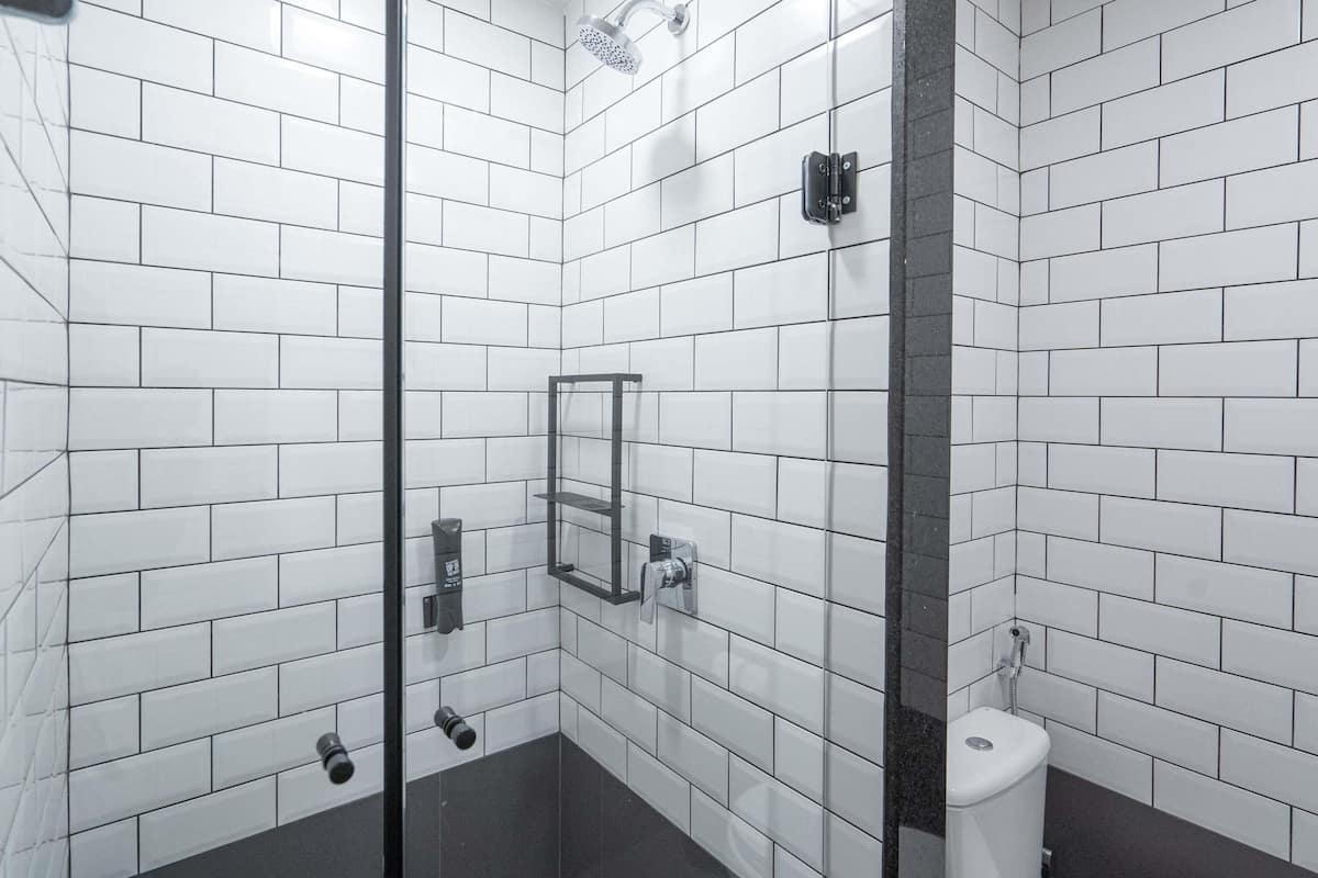 Caja fuerte, sistema de insonorización, wifi gratis