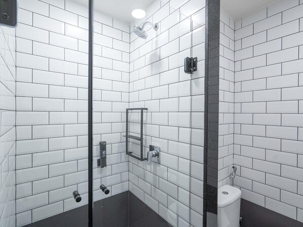 In-room safe, soundproofing, free WiFi
