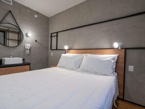 Standard Room, 1 Double Bed | In-room safe, soundproofing, free WiFi