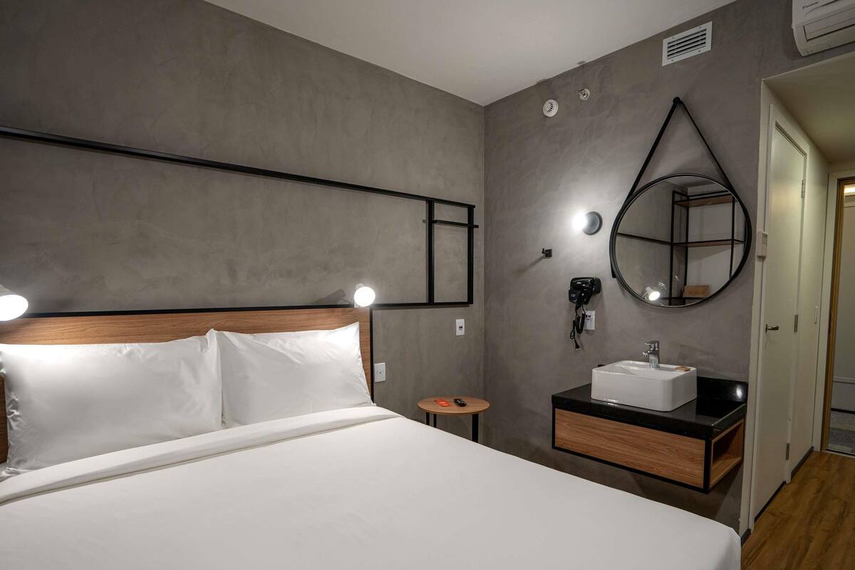 Chambre Standard, 1 lit double | Coffres-forts dans les chambres, chambres insonorisées, Wi-Fi gratuit