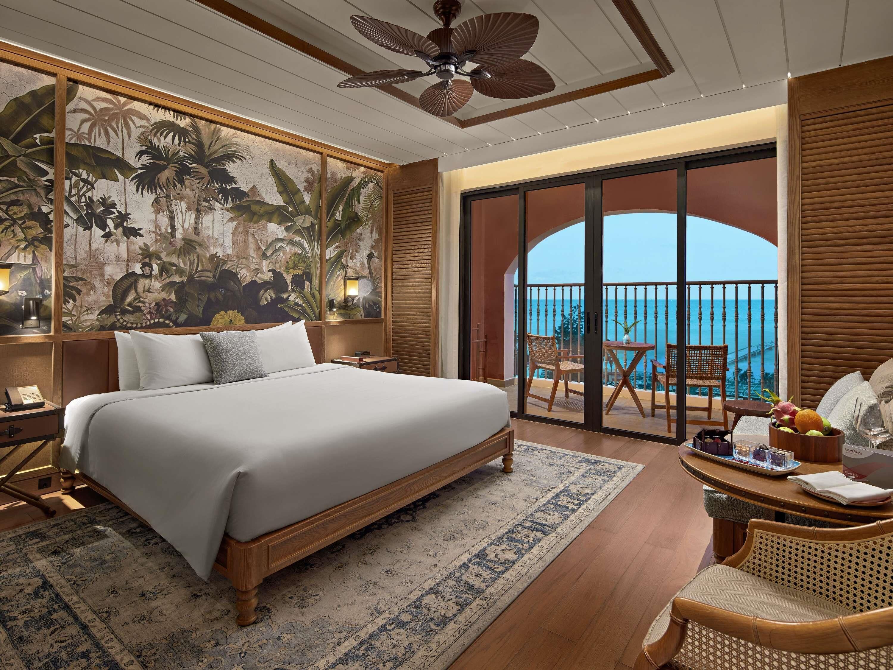 Deluxe Room, 1 King Bed, Sea View | Minibar, in-room safe, soundproofing, iron/ironing board