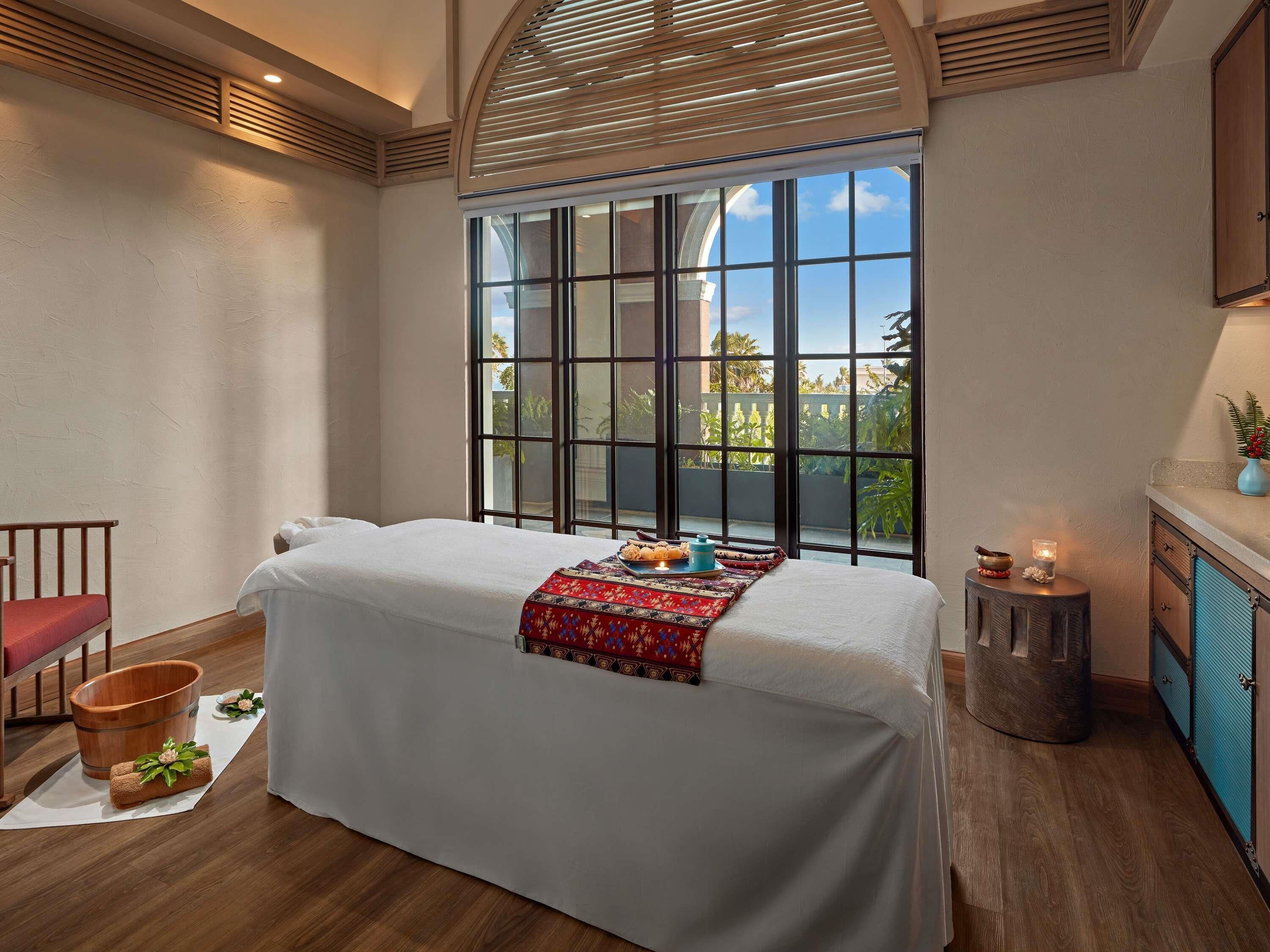 Couples treatment rooms, sauna, hot tub, steam room, body treatments