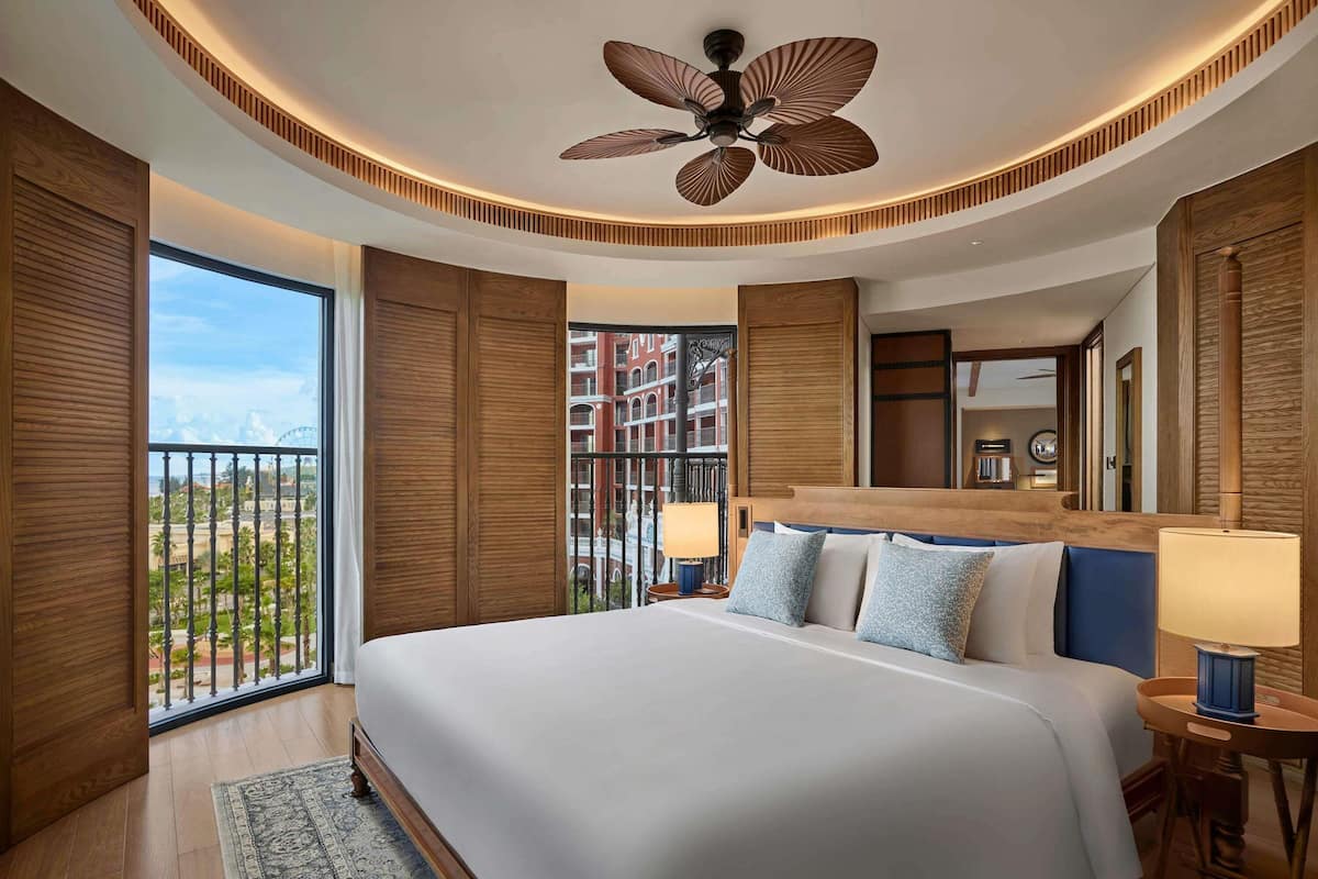 Suite, 1 cama King size, vista al mar | Minibar, caja de seguridad en la habitación y insonorización