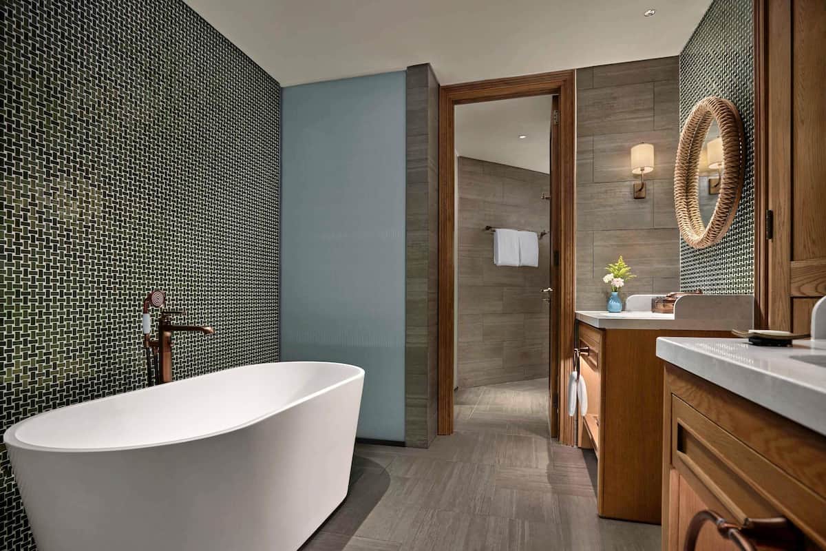 Suite, 1 trĂšs grand lit, vue sur la mer | Minibar, coffre-fort pour ordinateur portable, systĂšme dâinsonorisation