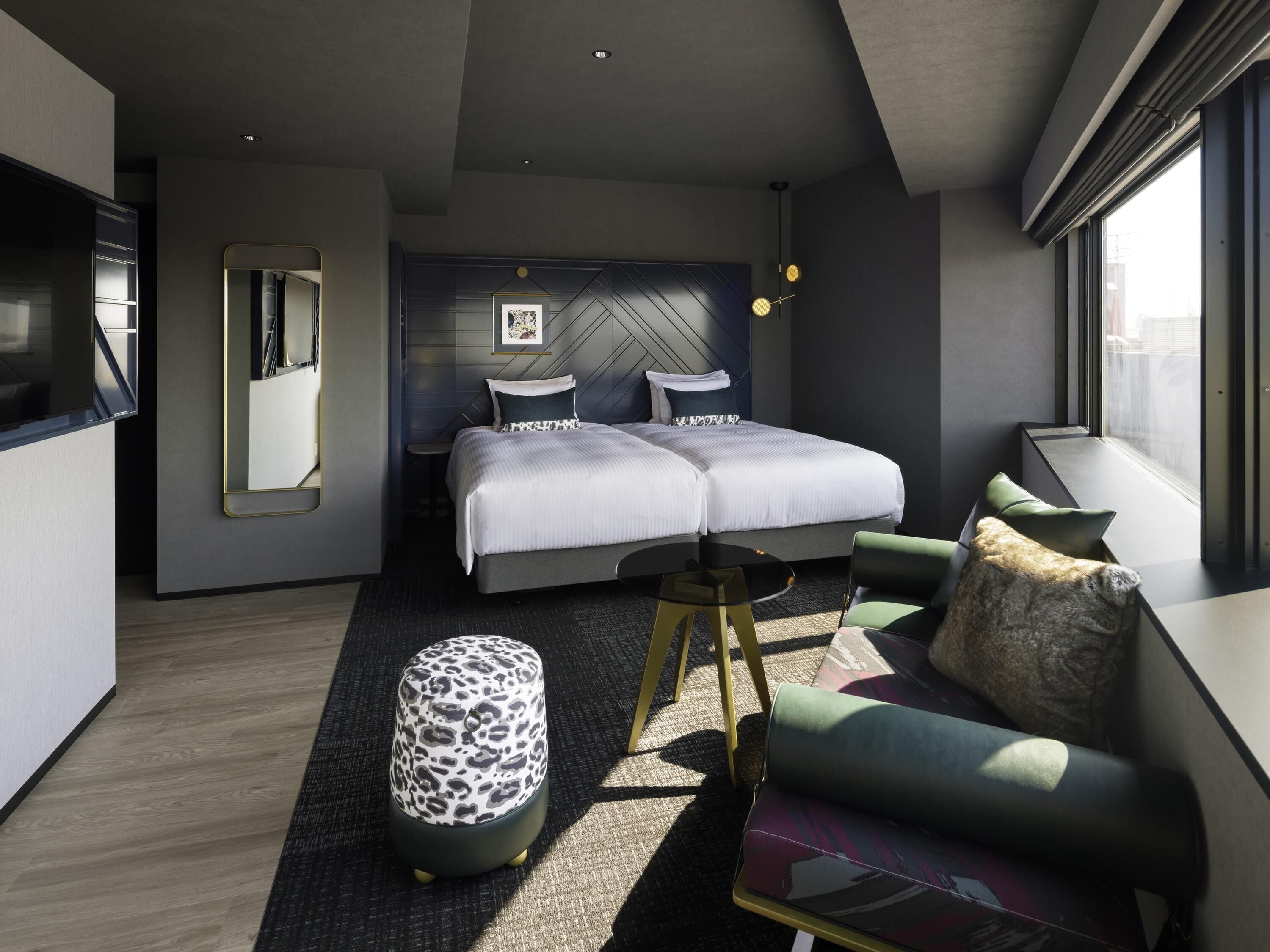 Chambre Deluxe avec lits jumeaux, en angle (with Washing Machine) | Coffres-forts dans les chambres, bureau, rideaux occultants