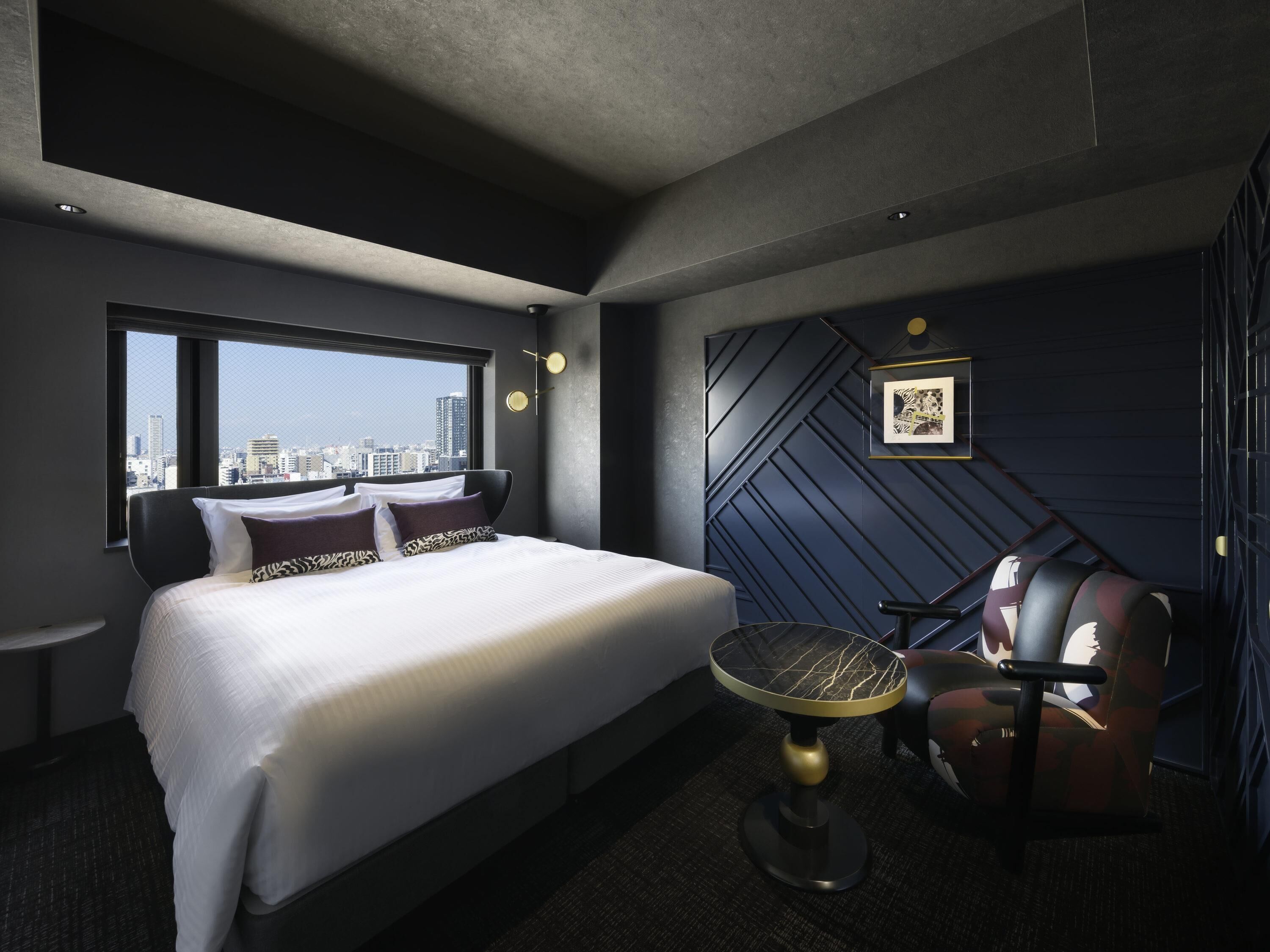 Chambre Supérieure, 1 grand lit (with Washing Machine) | Coffres-forts dans les chambres, bureau, rideaux occultants