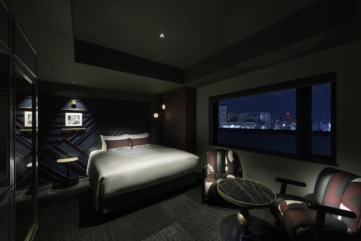 Room, 1 Queen Bed (Privilege, with Washing Machine) | In-room safe, desk, blackout drapes, iron/ironing board