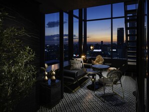 1 bedroom, in-room safe, desk, blackout curtains