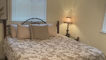 5 bedrooms, free WiFi, bed sheets