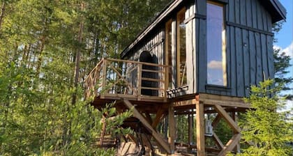 Viking house in the tree! Jacuzzi, Sauna