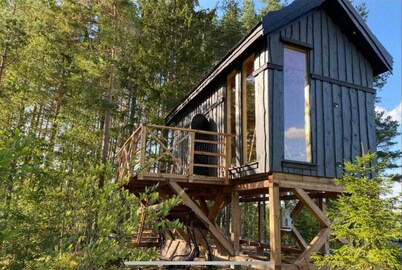 Viking house in the tree! Jacuzzi, Sauna
